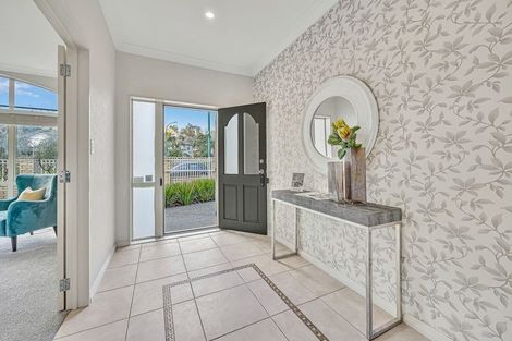 Photo of property in 43 Lansell Drive, East Tamaki Heights, Auckland, 2016