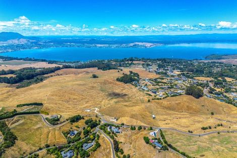 Photo of property in 100 Loch Views Road, Acacia Bay, Taupo, 3385
