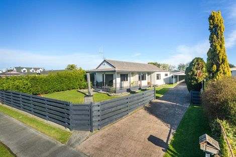 Photo of property in 6 Willowstream Grove, Cloverlea, Palmerston North, 4412