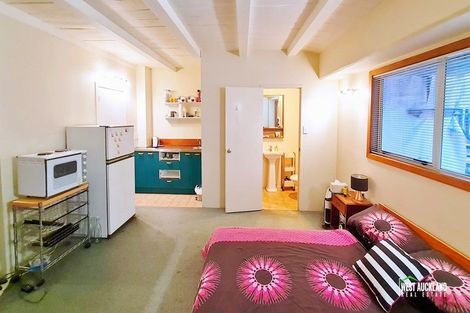 Photo of property in 12 Captain Scott Road, Glen Eden, Auckland, 0602