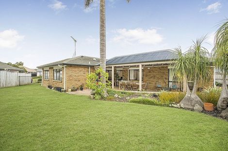 Photo of property in 70 Lothian Brae, Wattle Downs, Auckland, 2103