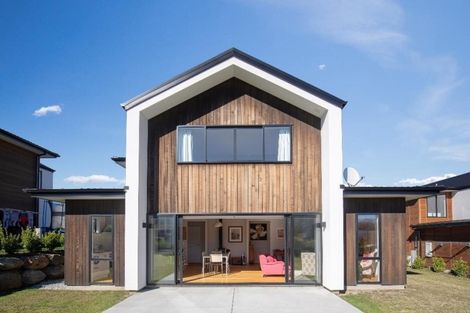 Photo of property in 9 Kamahi Street, Wanaka, 9305