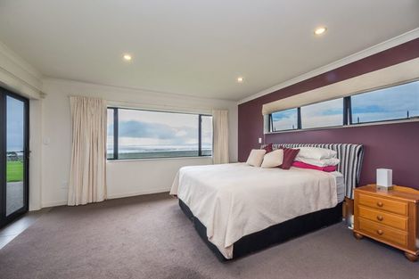 Photo of property in 1880 South Head Road, South Head, Helensville, 0874