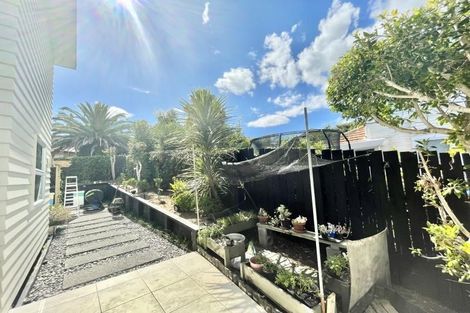 Photo of property in 47 Spinnaker Drive, Te Atatu Peninsula, Auckland, 0610