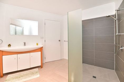 Photo of property in 956 Whangaparaoa Road, Manly, Whangaparaoa, 0930