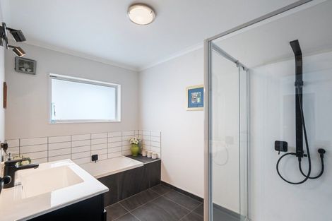 Photo of property in 1098 Queen Street East, Levin, 5571