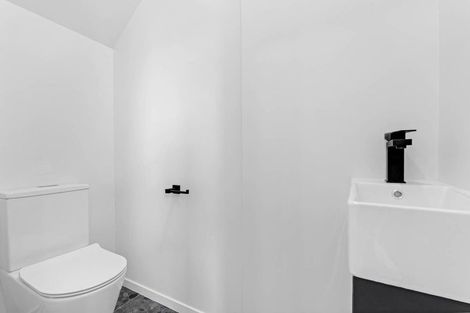 Photo of property in 6e Cascades Road, Pakuranga Heights, Auckland, 2010