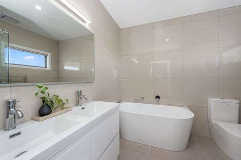 Photo of property in 14 Miranda Place, Flagstaff, Hamilton, 3210