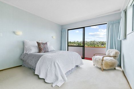 Photo of property in 163 Chelsea View Drive, Chatswood, Auckland, 0626