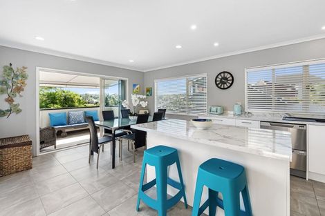 Photo of property in 2/13 Arran Road, Browns Bay, Auckland, 0630