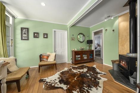 Photo of property in 82 Wyndham Road, Pinehaven, Upper Hutt, 5019