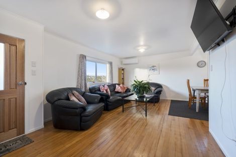Photo of property in 21 Arlette Place, Massey, Auckland, 0614