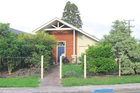 Photo of property in 1 Woodbank Drive, Glen Eden, Auckland, 0602