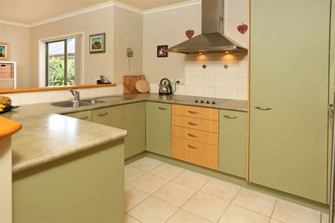 Photo of property in 5 Lantern Court, Henderson, Auckland, 0612