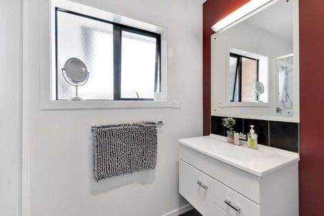 Photo of property in 5b Estate Grove, Inglewood, 4330