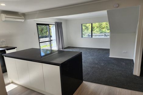 Photo of property in 25 Caspian Close, New Lynn, Auckland, 0600