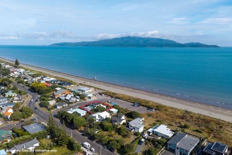 Photo of property in 1 Waimea Road, Waikanae Beach, Waikanae, 5036