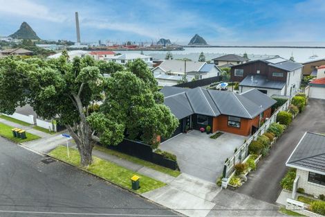 Photo of property in 32 Whiteley Street, Moturoa, New Plymouth, 4310