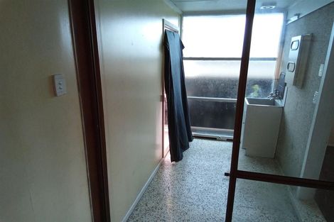 Photo of property in 23 Sutton Crescent, Papakura, 2110