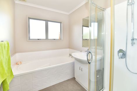 Photo of property in 5a Hammond Avenue, Hatfields Beach, Orewa, 0931