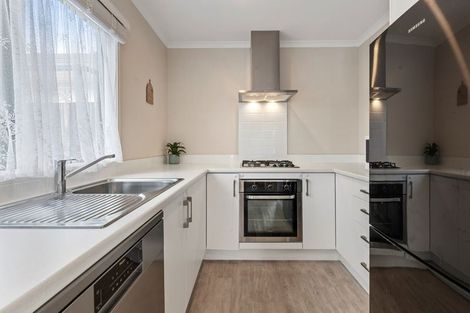 Photo of property in 10 Honour Road, Papakura, 2110