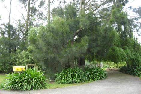 Photo of property in 87 Motu Road, Kumeu, 0891