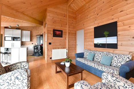 Photo of property in 4 Kanuka Road, Sandspit, Warkworth, 0982