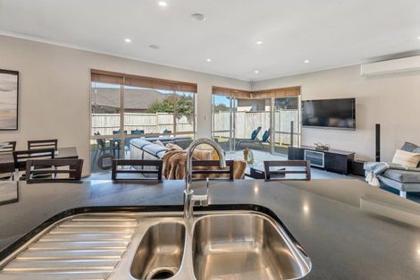 Photo of property in 43 Speyside Crescent, Flat Bush, Auckland, 2016