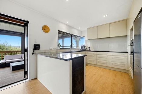 Photo of property in 2/121 Forrest Hill Road, Forrest Hill, Auckland, 0620