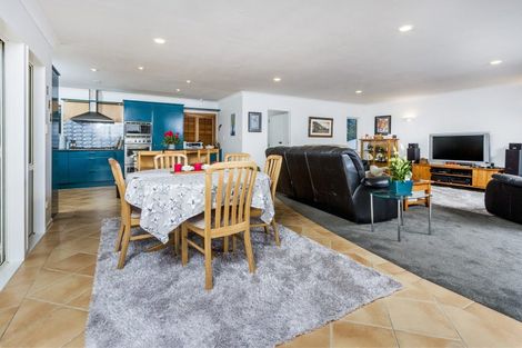 Photo of property in 121 Browns Bay Road, Browns Bay, Auckland, 0630