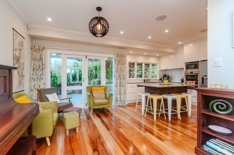 Photo of property in 25 Nicholson Road, Khandallah, Wellington, 6035