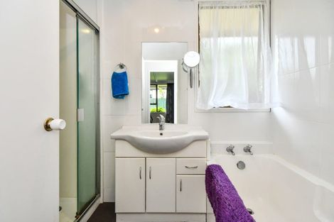 Photo of property in 26 Oakmont Place, Wattle Downs, Auckland, 2103