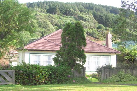 Photo of property in 5a Franklyn Road, Tawa, Wellington, 5028