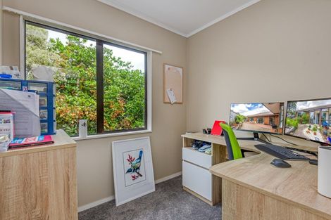 Photo of property in 1 Springdale Grove, Fitzherbert, Palmerston North, 4410