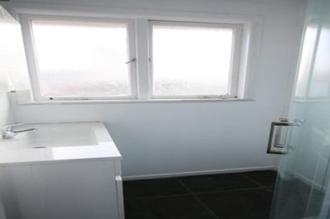 Photo of property in 1/7 Barbary Avenue, Kelston, Auckland, 0602