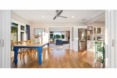 Photo of property in 24 Derrett Place, Saint Martins, Christchurch, 8022