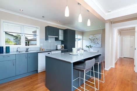 Photo of property in 47 Hereford Street, Te Atatu Peninsula, Auckland, 0610