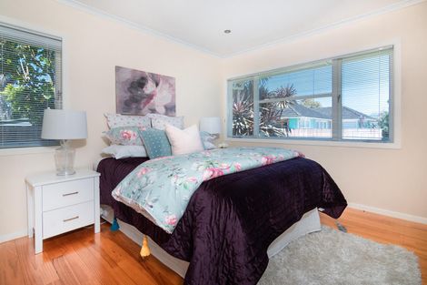 Photo of property in 47 Hereford Street, Te Atatu Peninsula, Auckland, 0610