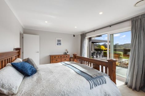 Photo of property in 60 Roberts Road, Matakatia, Whangaparaoa, 0930