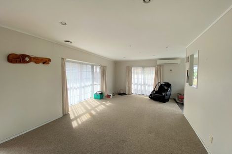 Photo of property in 8 Midvale Place, Burswood, Auckland, 2013
