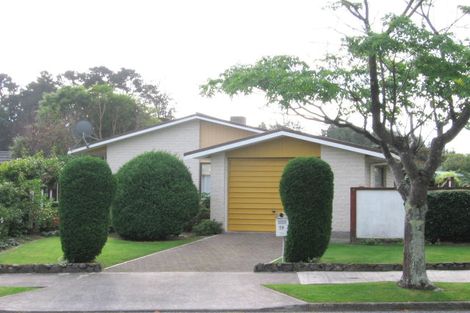 Photo of property in 15 Rosebank Grove, Waikanae, 5036