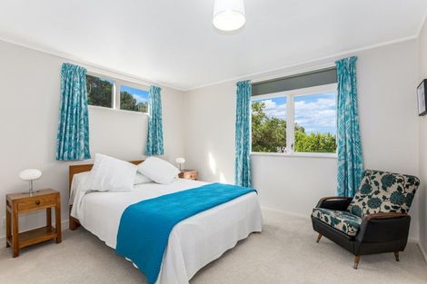 Photo of property in 5 Christina Grove, Normandale, Lower Hutt, 5010