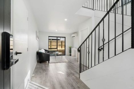 Photo of property in 5 Younger Lane, Massey, Auckland, 0614