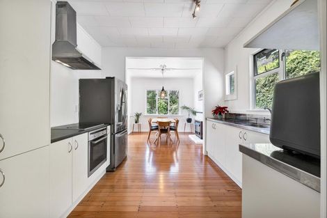 Photo of property in 29 Queens Road, Glen Avon, New Plymouth, 4312