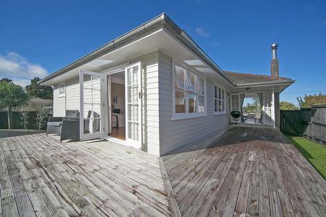Photo of property in 22 Kapuka Road, Mangere Bridge, Auckland, 2022