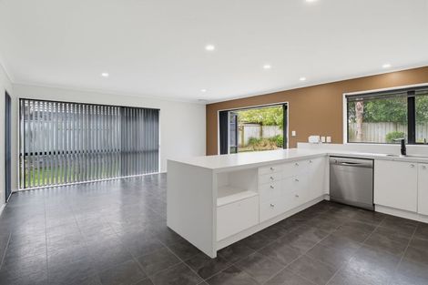 Photo of property in 72 Geneva Terrace, Kelvin Grove, Palmerston North, 4414