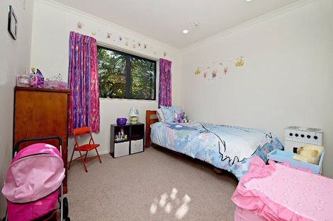 Photo of property in 16 Carisbrook Crescent, Papakura, 2110