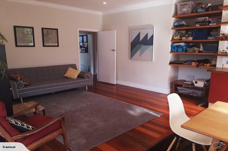 Photo of property in 73 Hungerford Road, Houghton Bay, Wellington, 6023