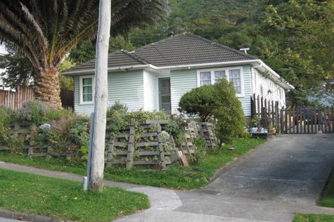 Photo of property in 21 Willcox Grove, Naenae, Lower Hutt, 5011