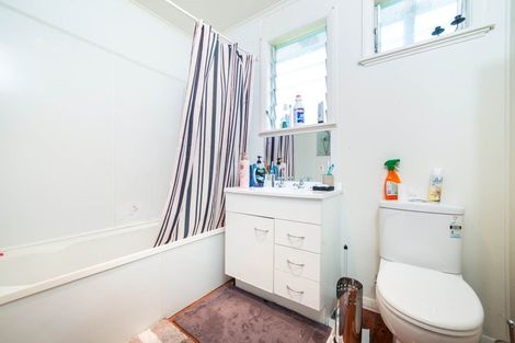 Photo of property in 32 Blease Street, New Lynn, Auckland, 0600